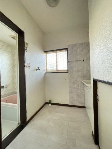 【脱衣所】 | 深谷市上野台　中古住宅   | 現地(2024年11月撮影)