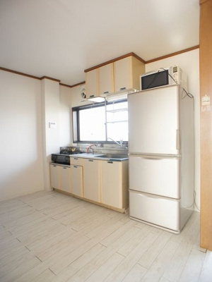 【キッチン】 | パールハイツ | 便利な吊戸棚が付いています♪