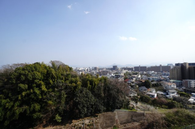 【展望】 | 【上質リノベ】フローレンス田方ウイングテラス | 【四季を感じる】
四季の移ろい・爽やかな青空や風を感じられ
自然を愉しめるパノラマビュー。
毎日の暮らしに余裕を感じさせてくれる、
遮る物の無い開放的な眺望を是非、ご堪能ください。