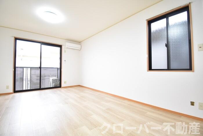 サンライズ２１ｔｈ B棟の居間・リビング|ＬＤＫ１１．５帖