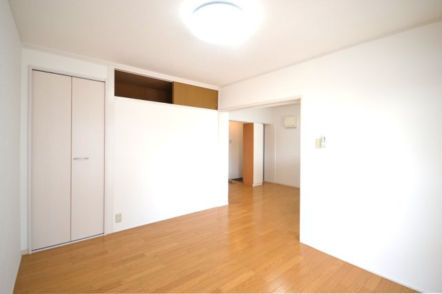 イータウン矢三Ⅱの居間・リビング