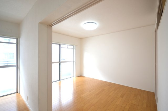 イータウン矢三Ⅱの居間・リビング