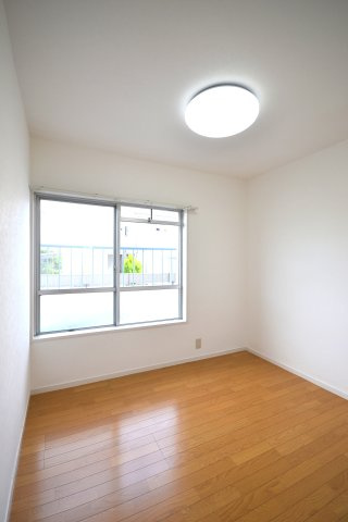 イータウン矢三Ⅱの居間・リビング