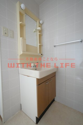 ハイカムール山本【10,000円キャッシュバック対象物件】の独立洗面台|朝の支度にも助かる、独立の洗髪洗面化粧台