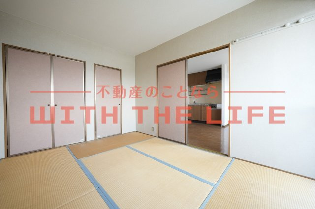 ハイカムール山本【10,000円キャッシュバック対象物件】の和室|フローリングだけでなく、和室もあります