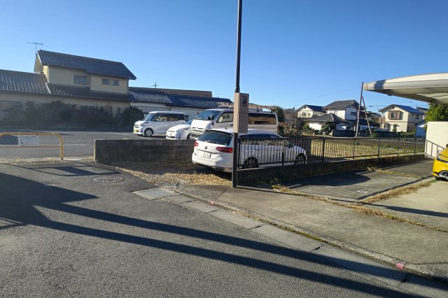 売地　水戸市見川５丁目の前面道路含む現地写真