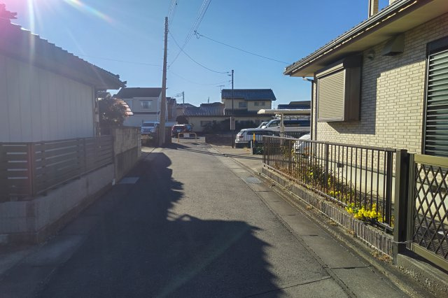 売地　水戸市見川５丁目の前面道路含む現地写真