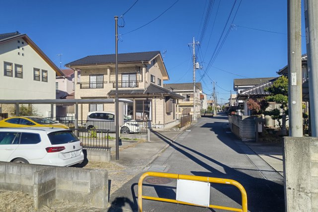 売地　水戸市見川５丁目の前面道路含む現地写真