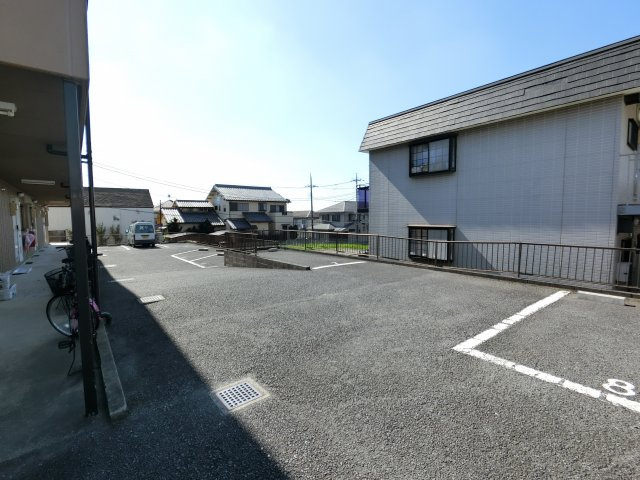 【駐車場】
