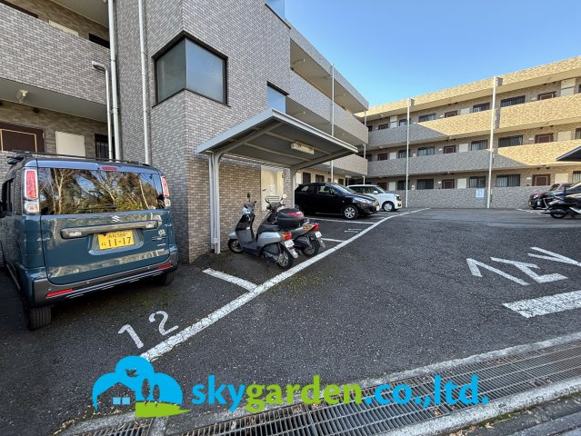 ライオンズマンション本厚木第２の駐車場
