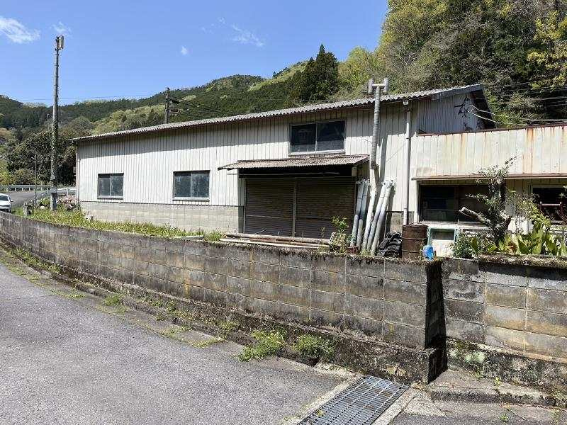 室生三本松　倉庫の内装