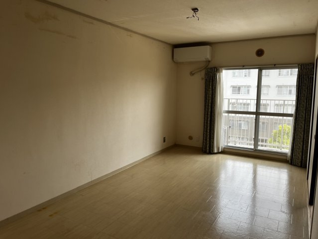 奈良ハイツ一号棟の洋室