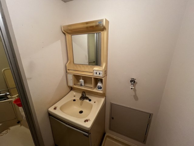 奈良ハイツ一号棟の独立洗面台