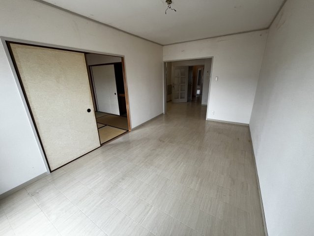 奈良ハイツ一号棟の居間・リビング