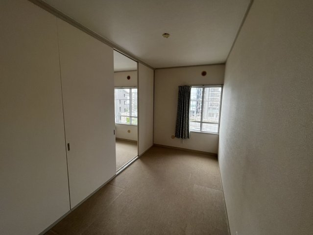 奈良ハイツ一号棟の洋室