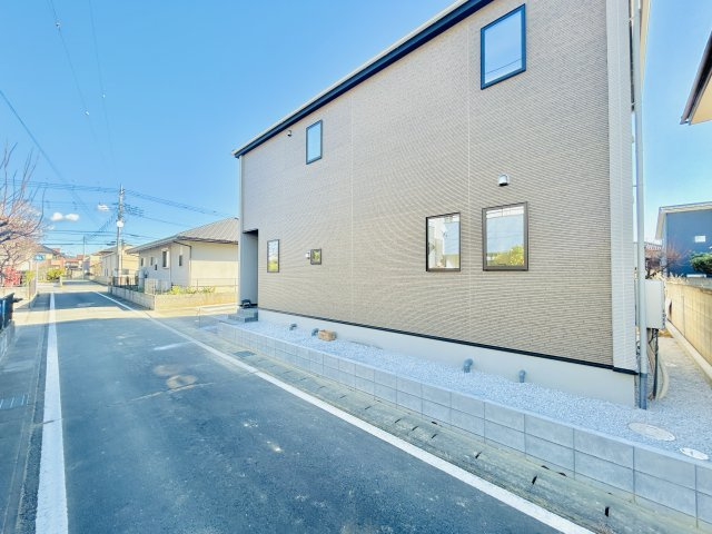 前橋市関根町の前面道路含む現地写真|前面道路は交通量が少なく、出入りしやすいです。