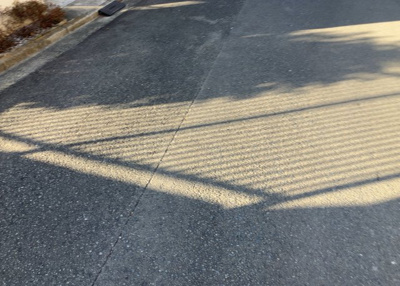 【駐車場】 | シティパル座間B棟 | 駐車場と明記されていても、最小スペースでつくられた駐車場だと大型車は駐車できなかったり、出入りしにくくなったりする可能性があります。お車のサイズと購入したい物件の駐車場のサイズを現地で確認しましょう。