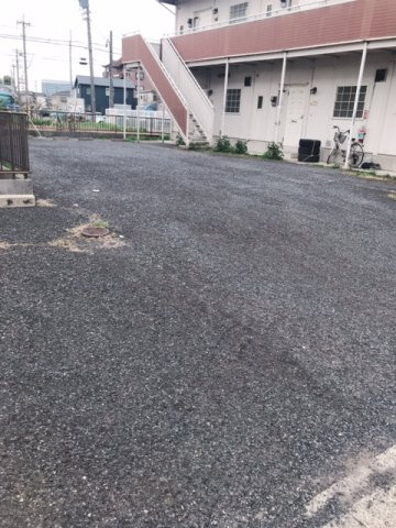サンシティ朝宮B棟の駐車場