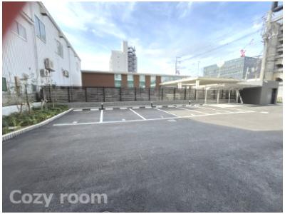 【駐車場】 | アドバンス江坂東デパール | 広めの駐車場です。