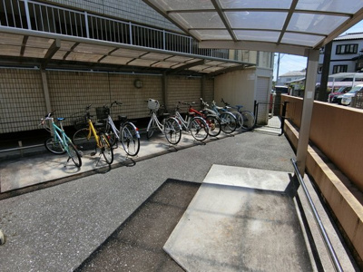 【その他共用部分】 | マリベールAZONO | 駐輪場