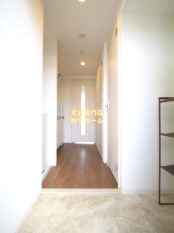 グランパシフィック長橋の玄関|収納もある玄関です