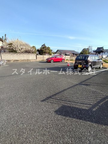 カーサ国府の駐車場