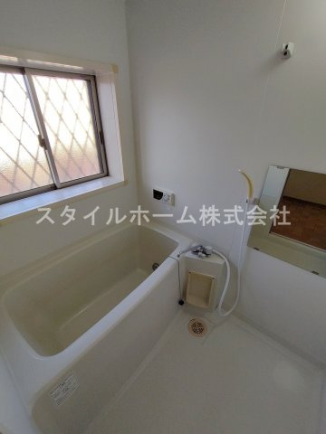 カーサ国府の浴室|同建物内別部屋の写真です。