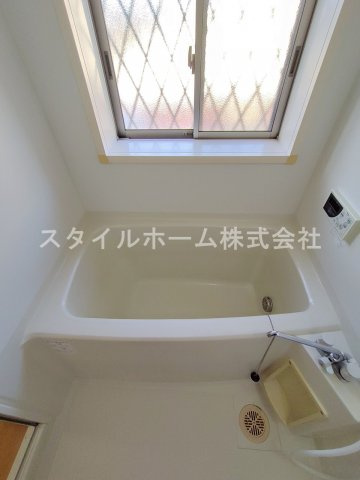 カーサ国府の浴室|同建物内別部屋の写真です。