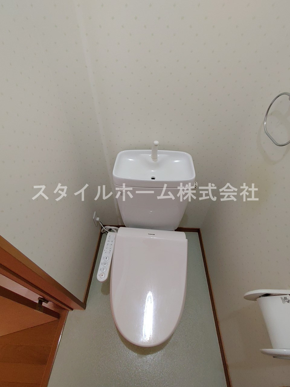 カーサ国府のトイレ|同建物内別部屋の写真です。