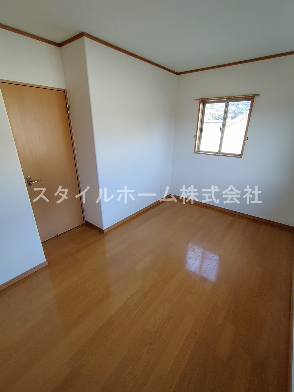 カーサ国府の居間・リビング|同建物内別部屋の写真です。