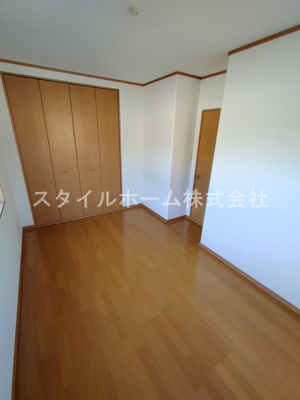 カーサ国府の居間・リビング|同建物内別部屋の写真です。