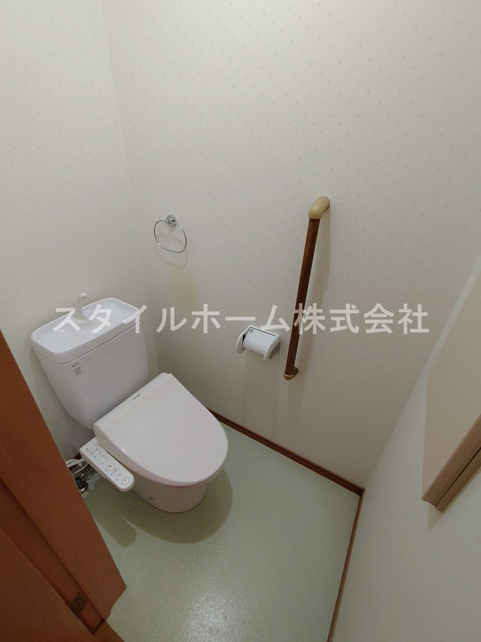カーサ国府のトイレ|同建物内別部屋の写真です。