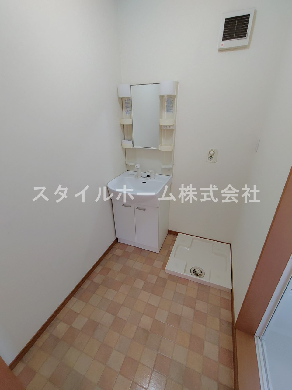 カーサ国府の洗面所|同建物内別部屋の写真です。