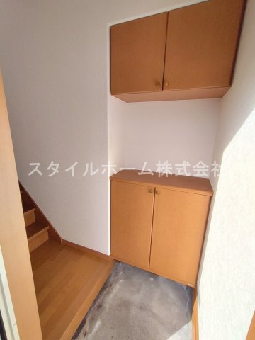 カーサ国府の玄関|同建物内別部屋の写真です。