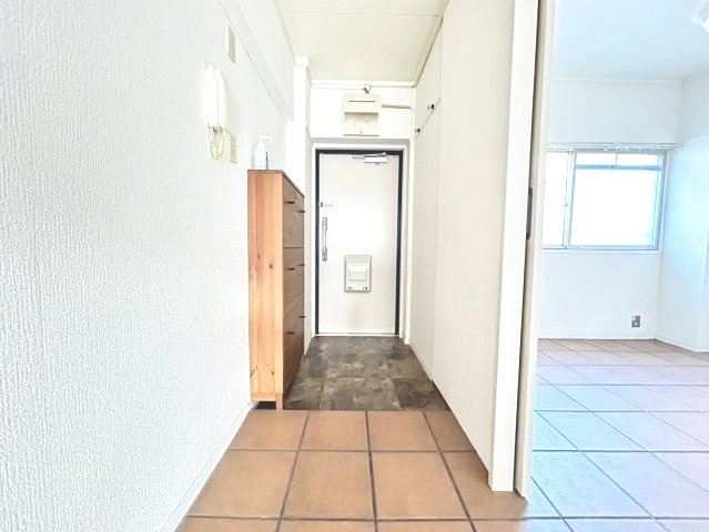 鶴甲コーポ30号館の玄関|シンプルで使いやすい玄関です
