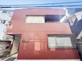 【外観】 | 手入れの行き届いた外壁やエントランスなど、「見ればわかる」レベルで清潔感を保ったマンションです。築年数を感じさせない姿で皆様をお出迎えします。～即日のご見学可能～　お問合せはお気軽にどうぞ。