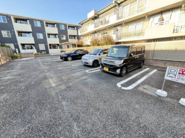 エクセレント吉葉の駐車場