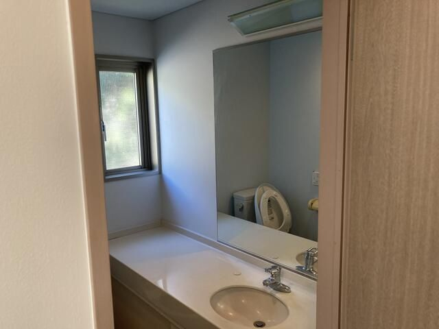 神明商事ビルの洗面所