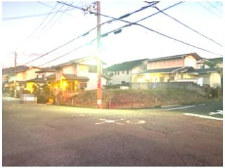 交野市天野が原町2丁目　土地の前面道路含む現地写真