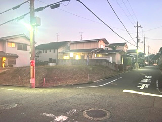 交野市天野が原町2丁目　土地の前面道路含む現地写真