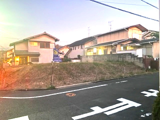 交野市天野が原町2丁目　土地の前面道路含む現地写真