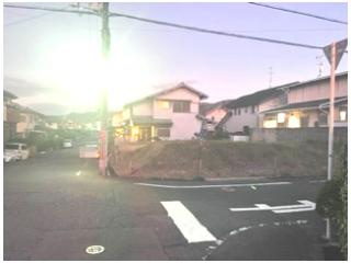 交野市天野が原町2丁目　土地の前面道路含む現地写真