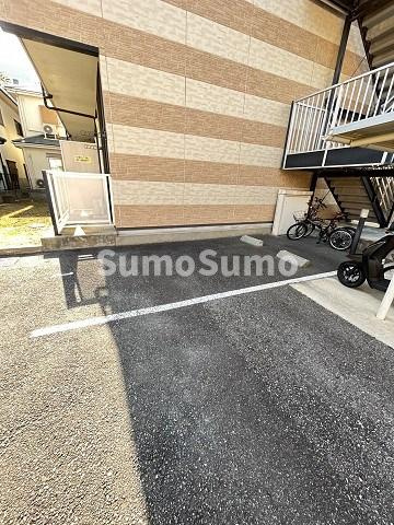 レオパレスアルカイックの駐車場