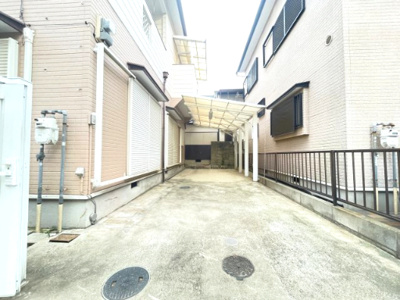 【駐車場】 | 松原市天美西3丁 戸建住宅 | 駐車スペースにはお車の他、自転車なども置くことができ便利です