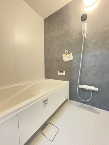 清水区駒越中2号棟の浴室