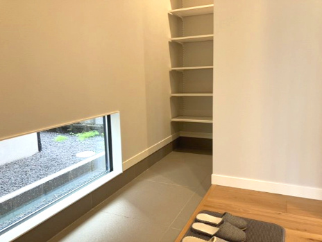 清水区駒越中2号棟の玄関