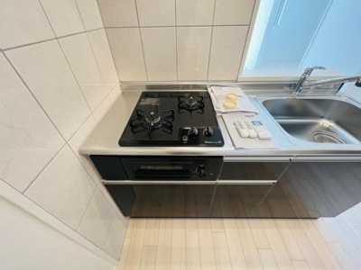 【キッチン】 | （仮）若木町新築アパート | 2口コンロ、グリル（イメージ）