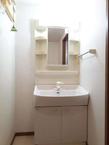 ルビニ４１の洗面所|スペースが確保できる洗面所です