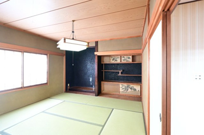 【和室】 | 黒石市乙徳兵衛町　中古住宅　地上３階地下１階 | ２階　約8.5帖