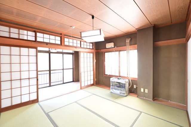 【和室】 | 黒石市乙徳兵衛町　中古住宅　地上３階地下１階 | ２階　南側
